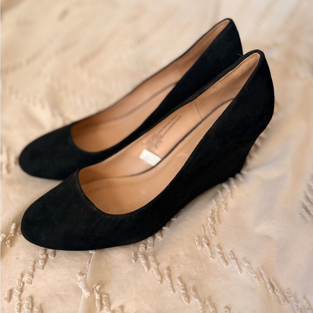 Elegant Black Wedge Pumps